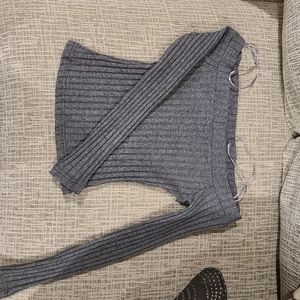 Off the shoulders long sleeve top